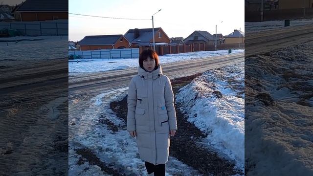 Сугробы мешают обзору дороги