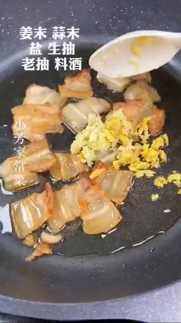 五花肉炒香菇白玉菇，我才发现它好吃到舔盘