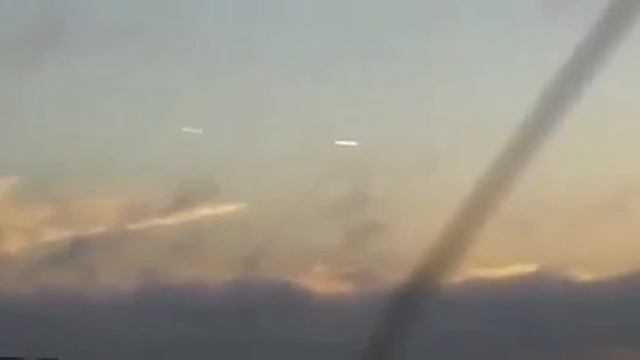 Необъяснимый объект в небе.