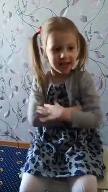 Арина Макова, 3 года. МБДОУ "Солнышко" п.Тикси, стихотворение "Наша Родина- Россия!"
