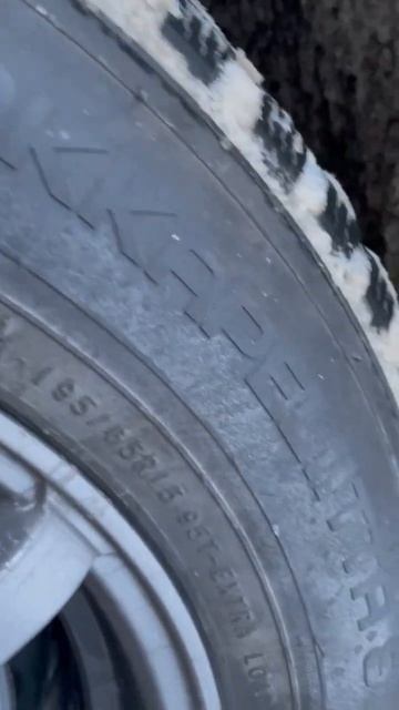 продаю шины, резина Nokian Tyres Hakkapeliitta 8, 195/65 R15, срочно могу вместе с дисками