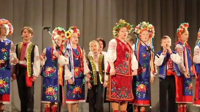 "Вийди Грицю на вулицю".Фольклорний ансамбль  "Ожина" .Керівник Коровко Т.С.