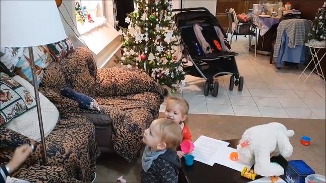 ВЕСЕЛЫЙ СМЕХ! ДВОЙНЯШКИ ЛЮБЯТ ВКЛЮЧАТЬ СВЕТ...