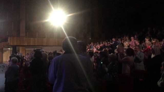 выступление на вечере Булата Окуджавы  зрители