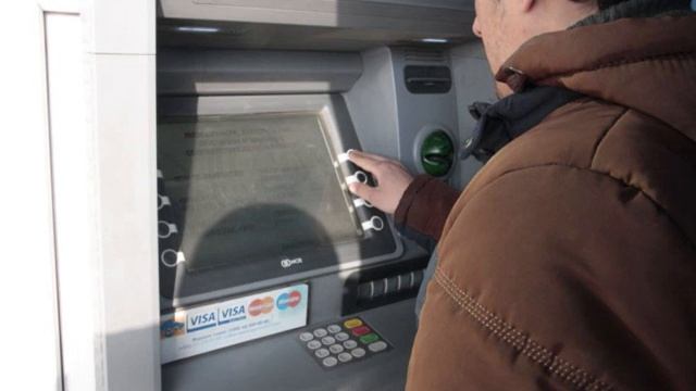 Банкоматҳо фаъол шуданд, навбатпоӣ хотима ёфт
