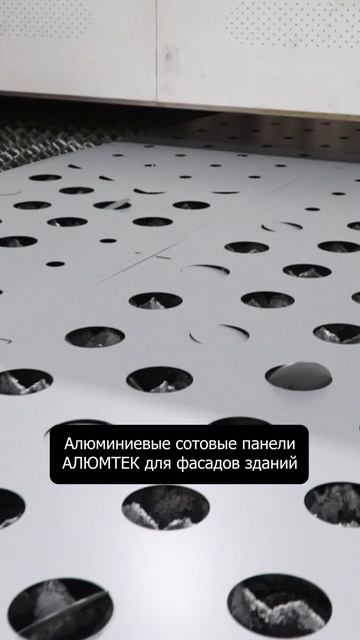 В Астане горит фасад 26 этажного здания - некачественный воспламеняемый фасад