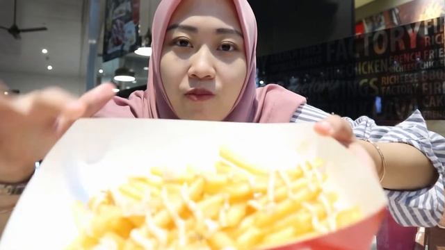 Nyobain Menu Baru Richeese | Truffle Madness | Enak ga yaaaa !? #richeesefactory | Ivana Vlog