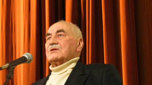 Герман Гвенцадзе - выступает на вечере поэзии в МИДе.