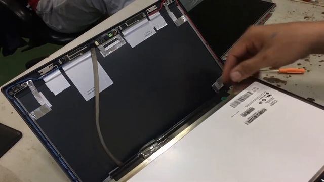 How to change LCD Screen Lenovo V460