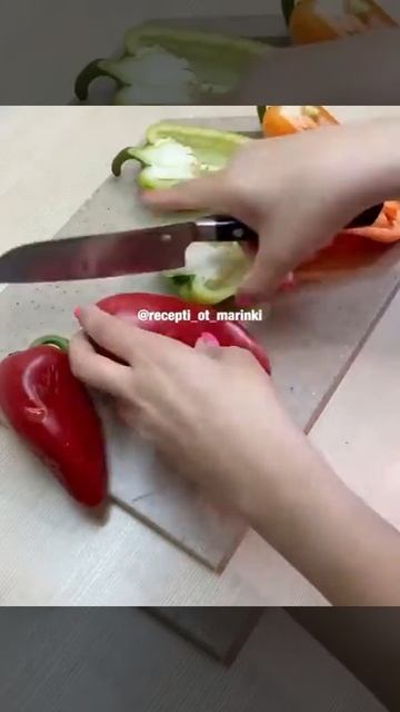 Запеченные лодочки из перца с курицей и сыром в духовке