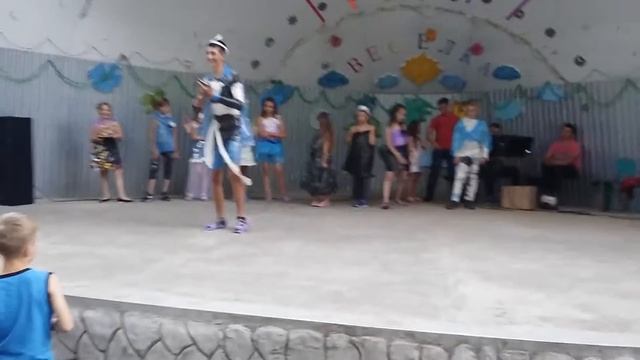 Веселка мс танцює з сокирою