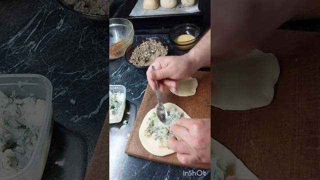 Куриная голень с грибами в тесте