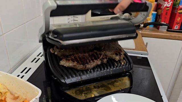 Готовим стейки на гриле Tefal  Снято на Samsung S24 Ultra