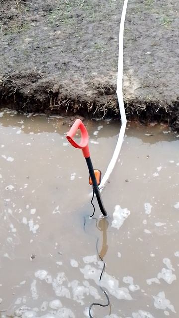 Откачиваю воду.