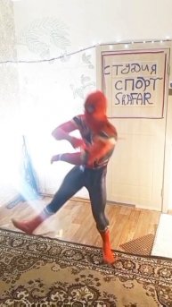 Пляшет Человек паук