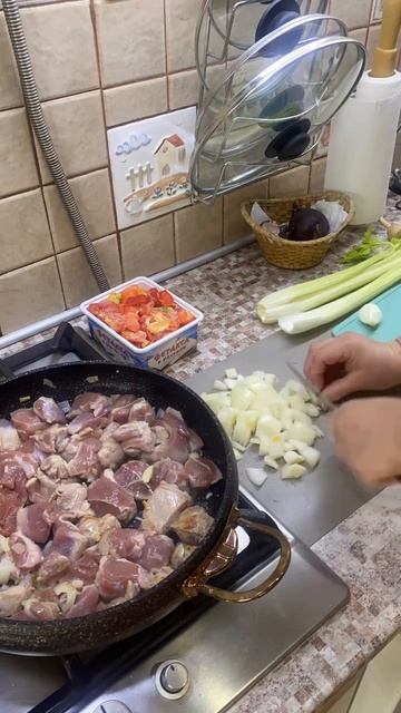Нежнейшая тушёная ИНДЕЙКА с овощами и грибами в сметанном соусе! 👌😉Очень вкусно 😋! Рекомендую!