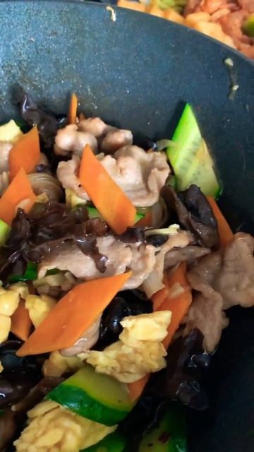 Мясо с древесными грибами