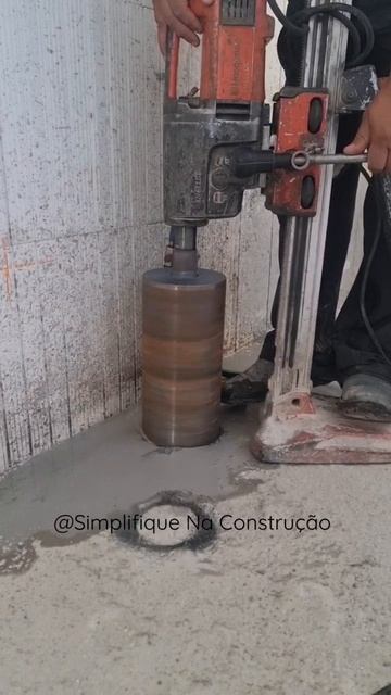 Fazendo furo na laje com Serra copo de 150mm.