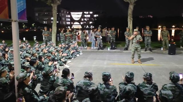 上海对外经贸大学军训视频Military training video of Shanghai University of International Business and Economics.