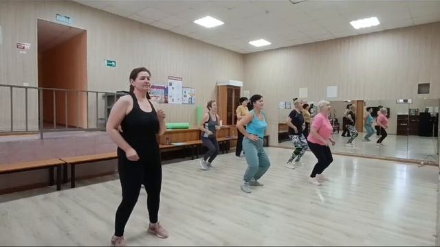 zumba.Зумба,фитнес,танцы.По три подхода на 7-8 минут