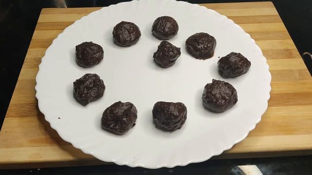 Chocolate truffle l 2 ingredient chocolate truffle l Holiday chocolates l Meenu's Plate