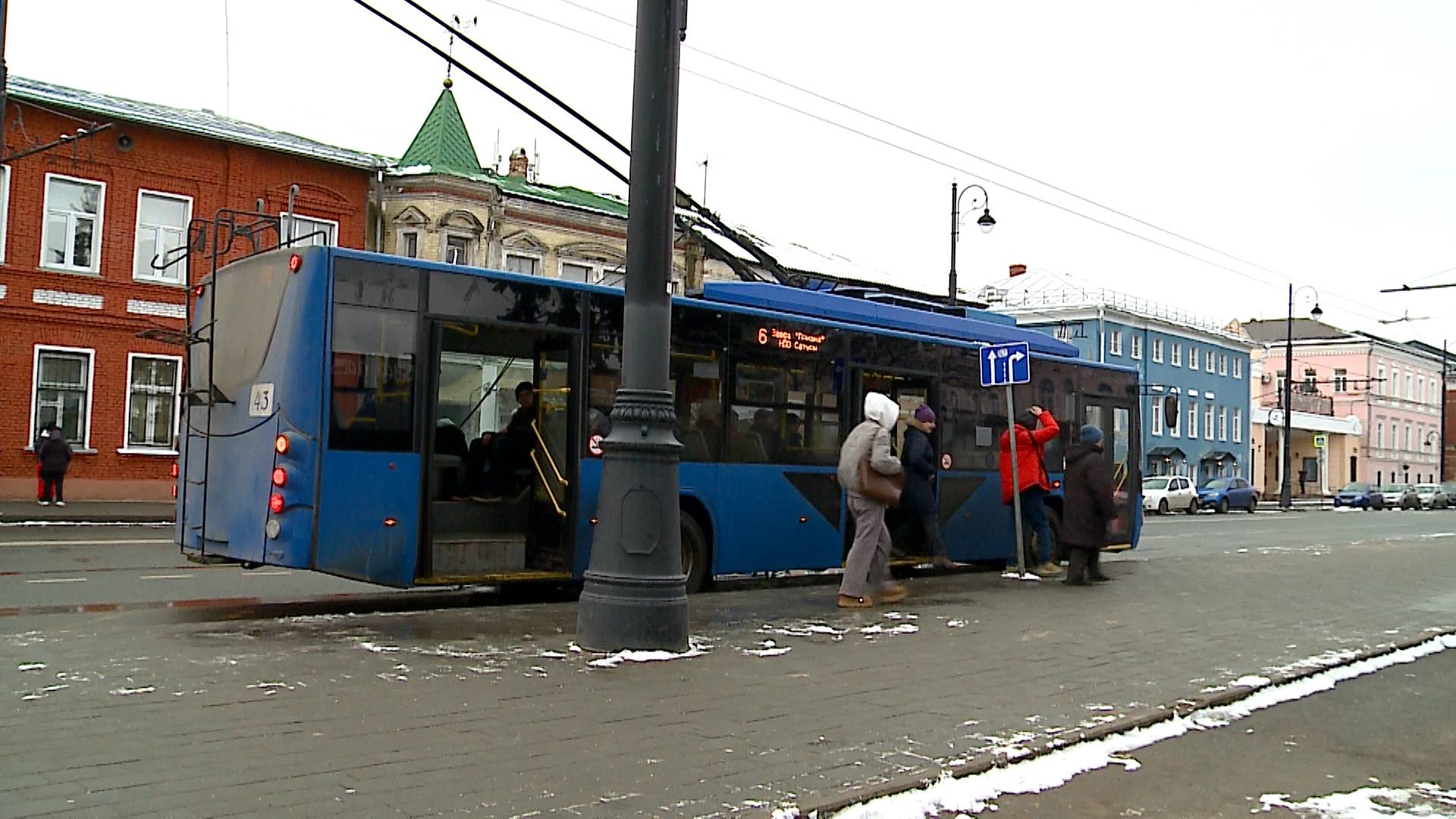 (Рыбинск-40) НА СОБОРНУЮ ПЛОЩАДЬ ВЕРНУЛИСЬ ТРОЛЛЕЙБУСЫ