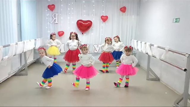 Хореографический коллектив "Кнопочки"
танец "Детки конфетки"