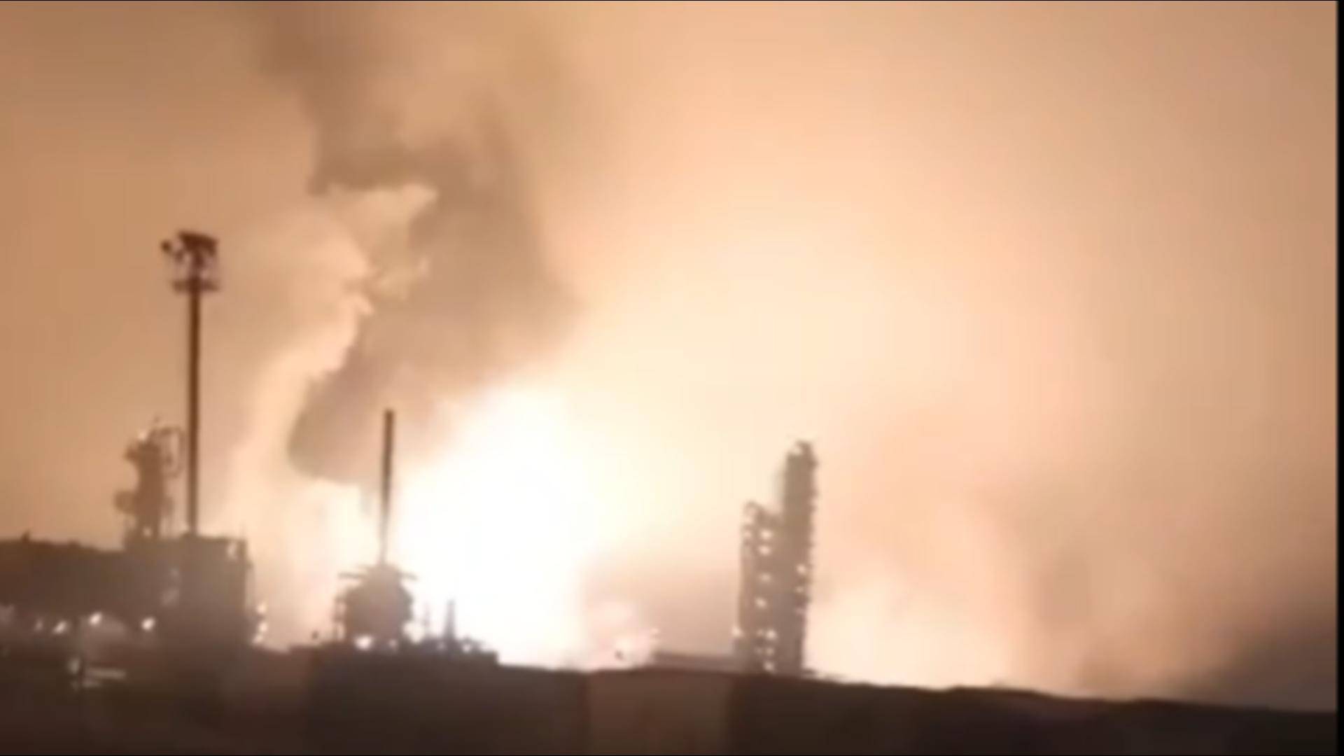Беспилотники атаковали газораспределительный завод под Астраханью