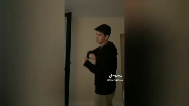 Дружище, привет, мне тут друг скинул твоё видео и сказал что у тебя монтаж понож на мой в делом,
