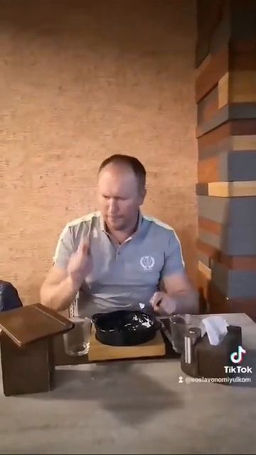 В кафе пока все кушают! #прикол #ужин #песня #еда