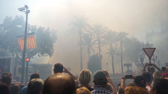 Mascleta Nou d'Octubre - Pyrotechnicians Zarzoso  - Daytime Fireworks - Valencia, Spain