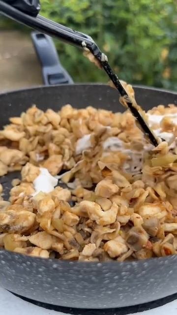 САМЫЕ ВКУСНЫЕ СЛОЙКИ С ГРИБАМИ И КУРИЦЕЙ #вкусно #рецепт #кухня #грибы #курица #блюдо #слоеное_тест