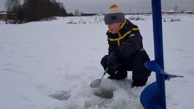 Зимняя рыбалка! Фиаско или первый блин комом)