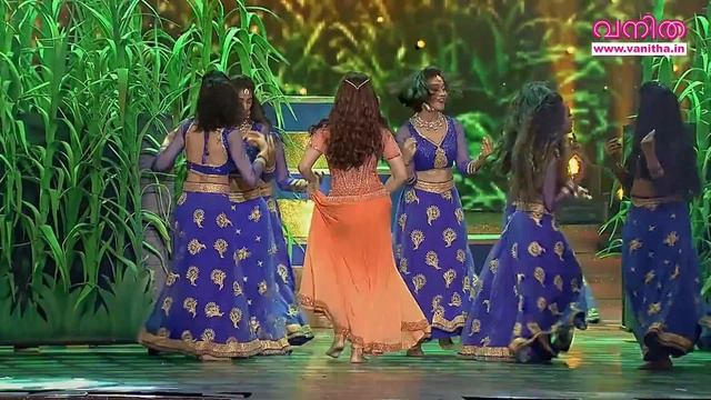 മലയാള മണ്ണിൽ ചുവടുവച്ച് Madhuri Dixit, ഇളകി മറിഞ്ഞ് കൊച്ചി Vanitha Award 2020 Part 24