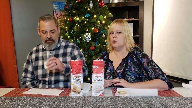 TRYING THE NEW PEPPERIDGE FARM HOLIDAY COOKIES