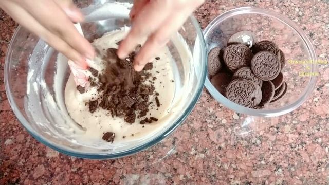 Oreo Cupcakes | Eggless Oreo Cupcake Recipe | Oreo Biscuits Cupcakes With Cream