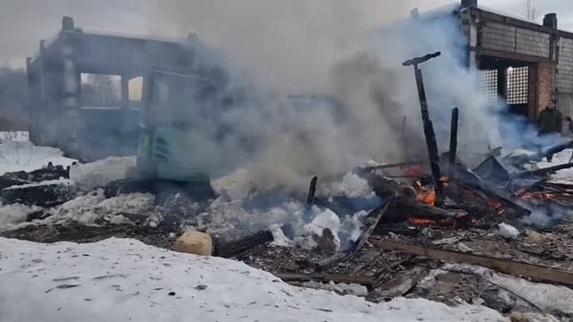 Спасаем Урал, сгорела бытовка