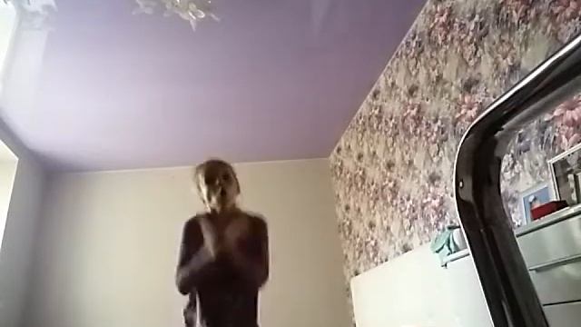 Т анцую под песню монатика