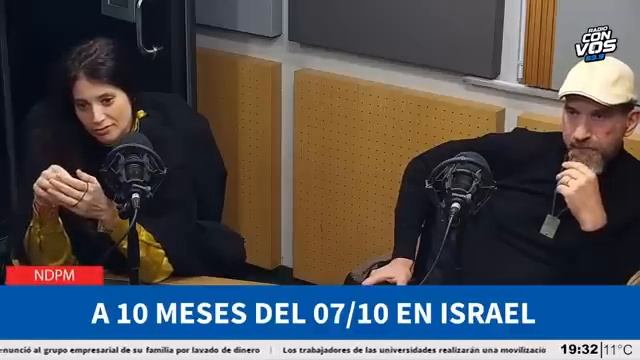 Nuestro Rab Ale Avruj con Romina Manguel conversando sobre antisemitismo.