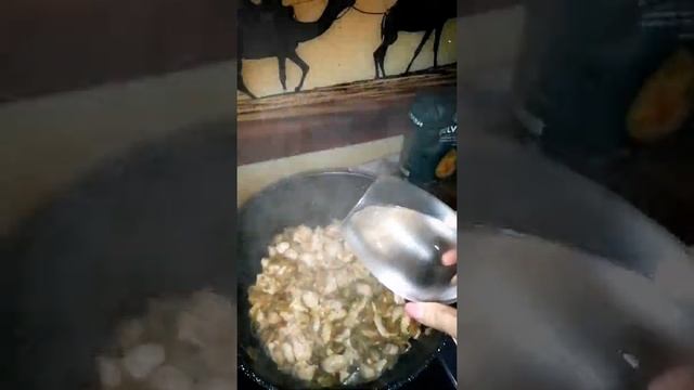 Паста с курой и грибами 🍽️