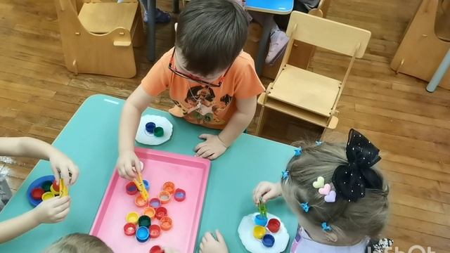 Прищепки и крышечки