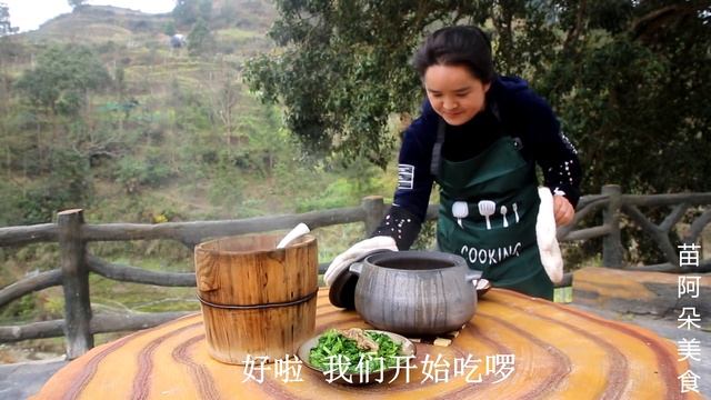 羊肉萝卜一锅炖,苗大姐吃红烧羊肉,大坨啃肉,日子过的很给力!【苗阿朵美食】