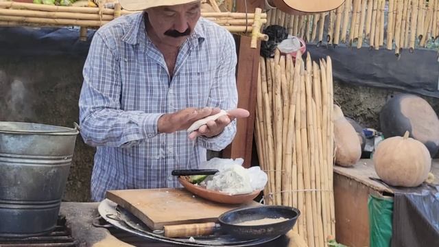 tengo muchas ganas de unas corundas i voi en busca de unas ojas de milpa para aserlas en mi Ranchit