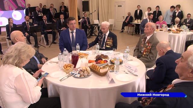 Губернатор Нижегородской области Глеб Никитин вручил ветеранам и труженикам тыла юбилейные медали, п