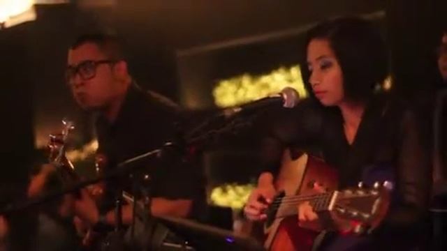 Amanda with Alia - Nobodys Business (Rihanna Cover) Live at A & Marlboro, ShyRooftop