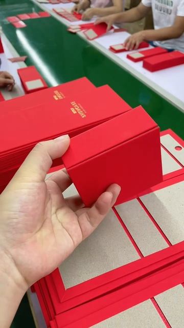 Подарочная коробка на магнитном клапане