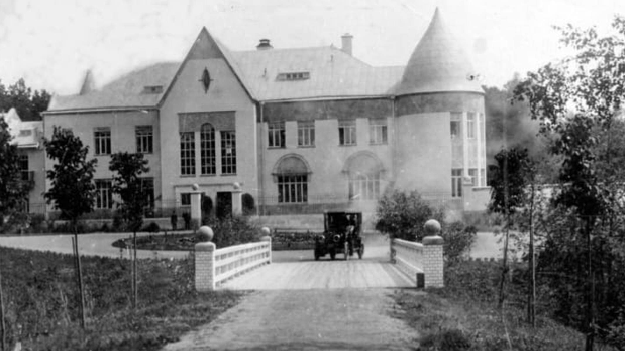 Прогулки по Москве. Особняк авторства знаменитого Федора Шехтеля на окраине Москвы.