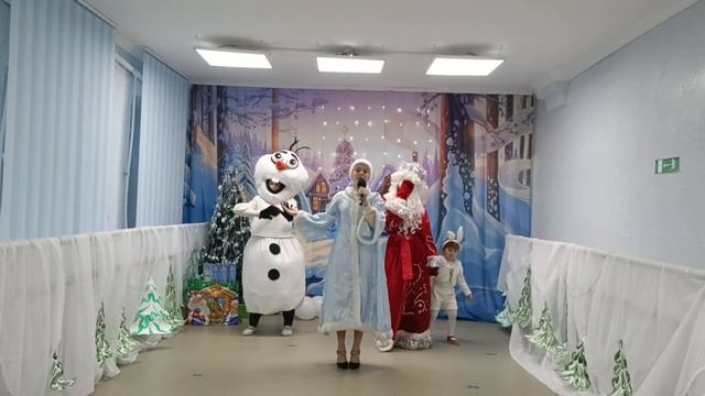 Фурман Доминика 
песня "Новогодние снежинки"