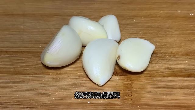 菠菜炒蘑菇太好吃了，顏色翠綠，蘑菇鮮香滑嫩，營養不流失又解膩【胡斌哥美食】#菠菜炒蘑菇 #菠菜 #蘑菇