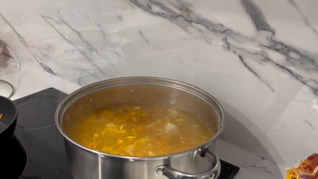 Готовим суп. Разговариваем. Распаковка сумочек из Тц Красная Площадь. Мукбанг.